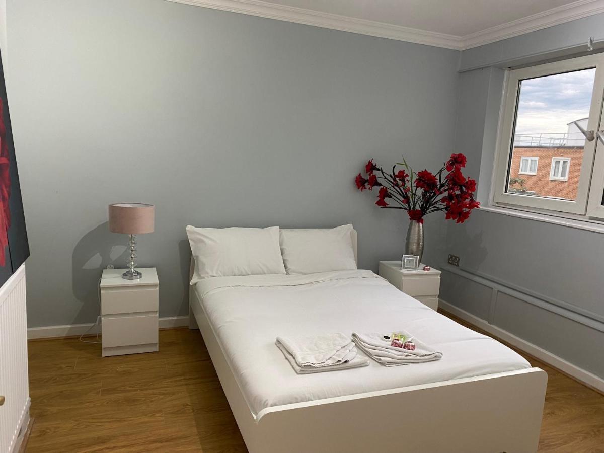 Cosy 3 Bed Flat Ideal For Trips To Londra Esterno foto