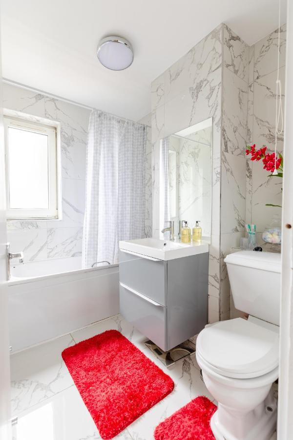 Cosy 3 Bed Flat Ideal For Trips To Londra Esterno foto